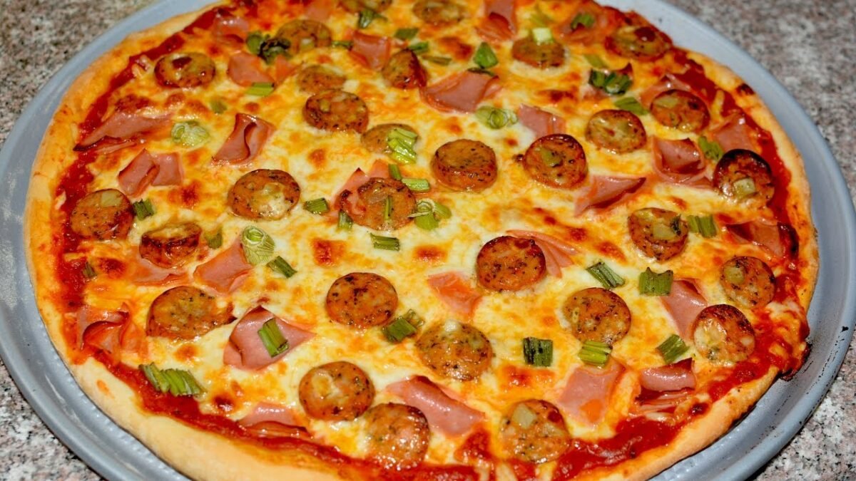 Pizza Casera Con Salchichas
