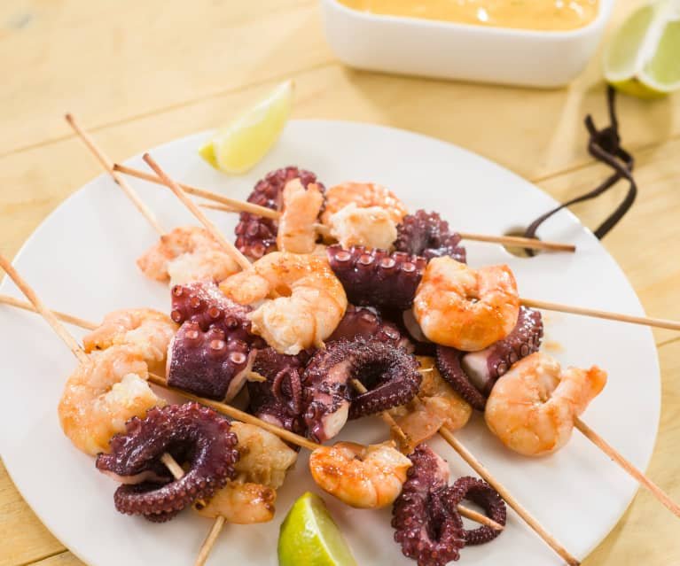 Brochetas de pulpo y gambas