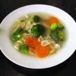 sopa de fideos con brocoli