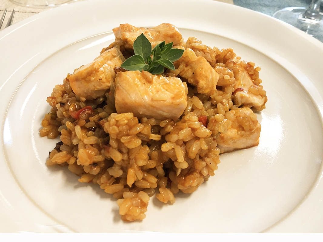 Arroz con salmón fresco