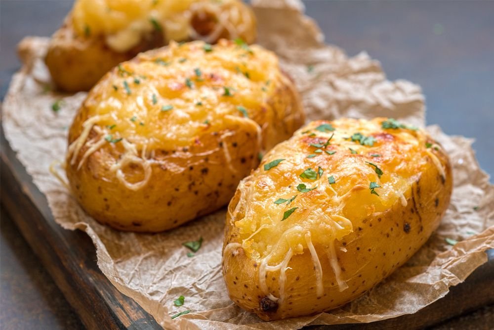 Papa al horno con queso gouda