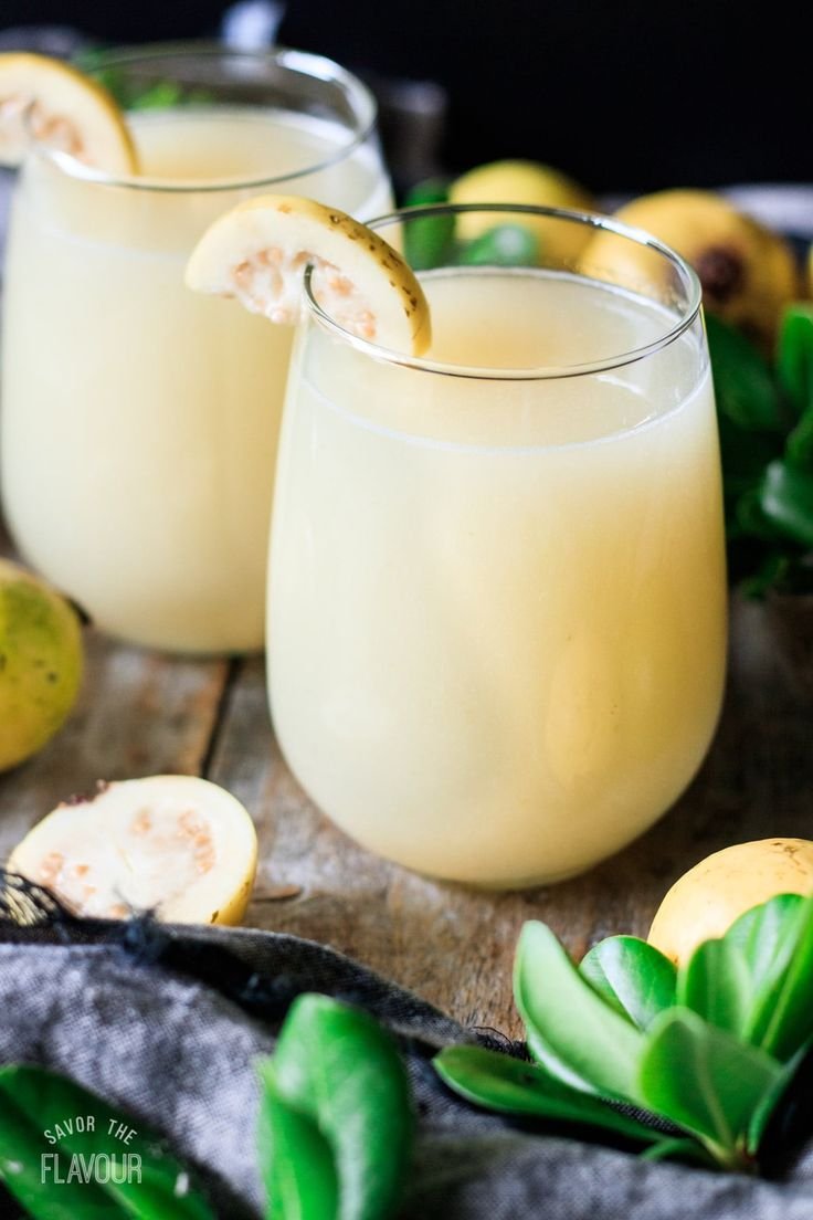 Agua de Coco con Guayaba