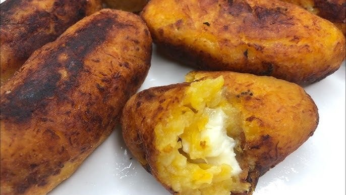 Molotes de Plátano Rellenos de Queso Philadelphia